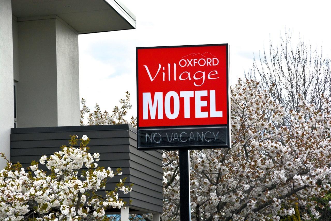 Oxford Village Motels Экстерьер фото
