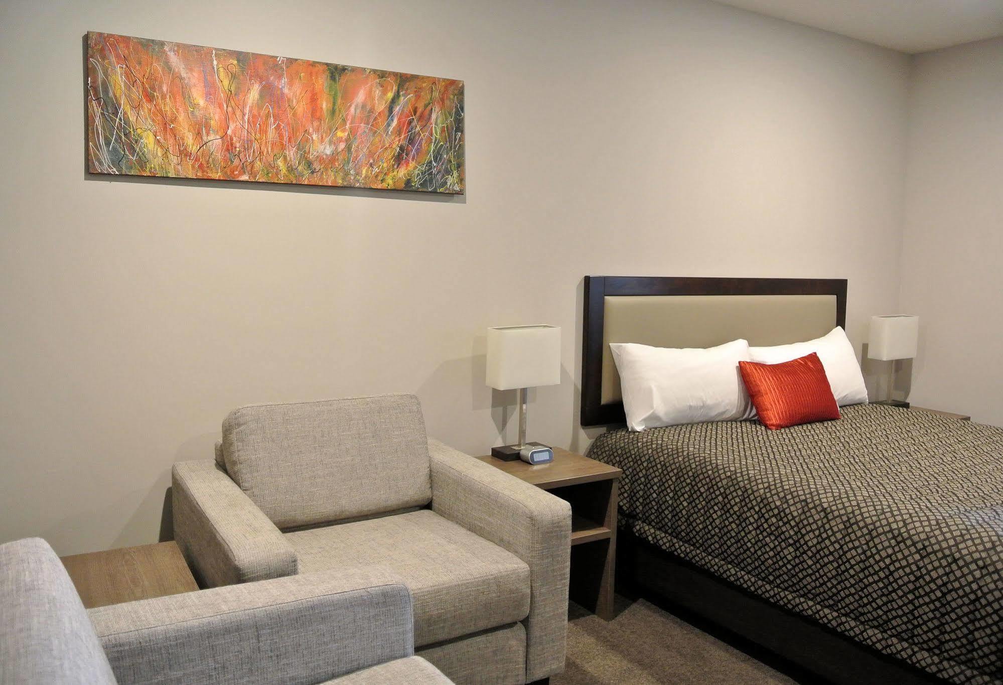 Oxford Village Motels Экстерьер фото