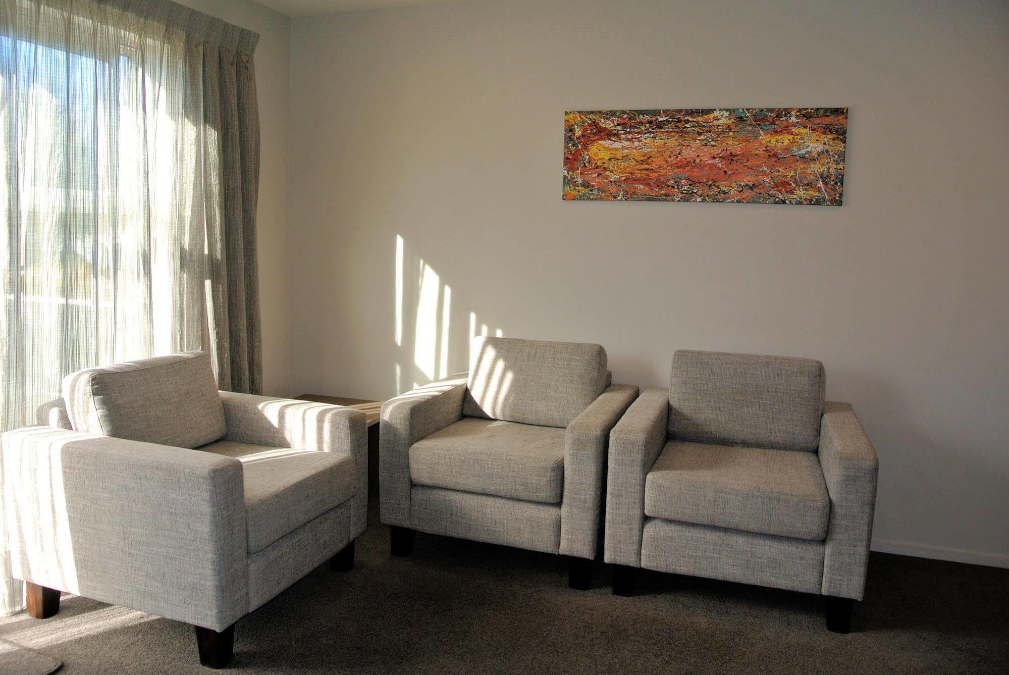 Oxford Village Motels Экстерьер фото
