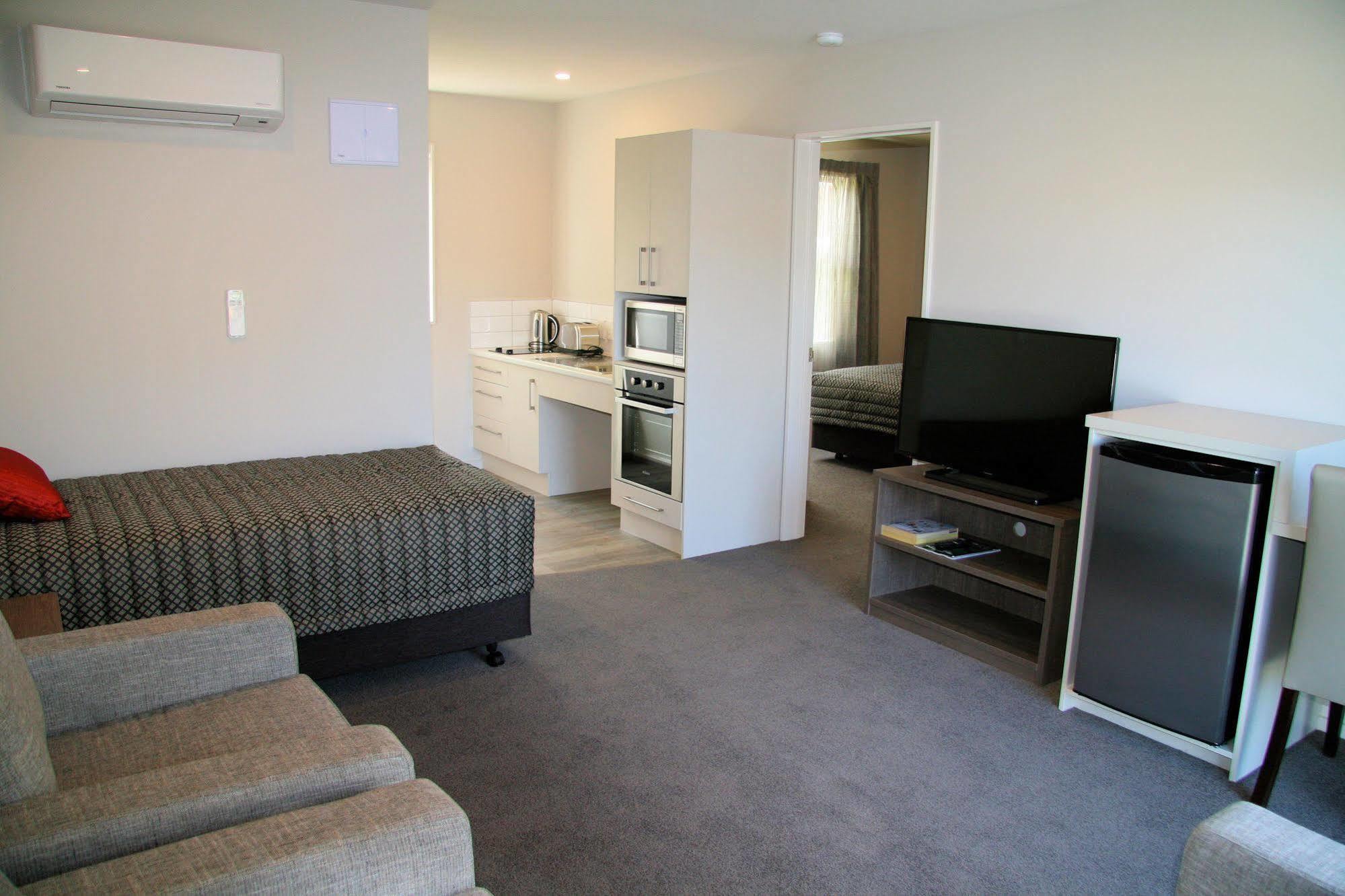 Oxford Village Motels Экстерьер фото