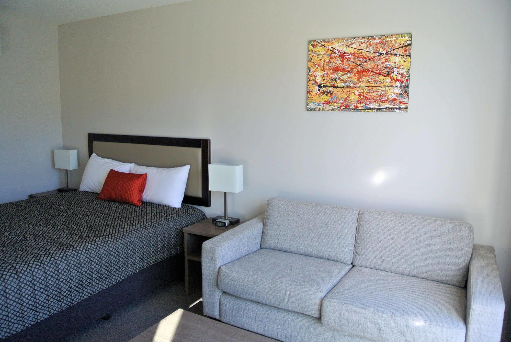 Oxford Village Motels Экстерьер фото