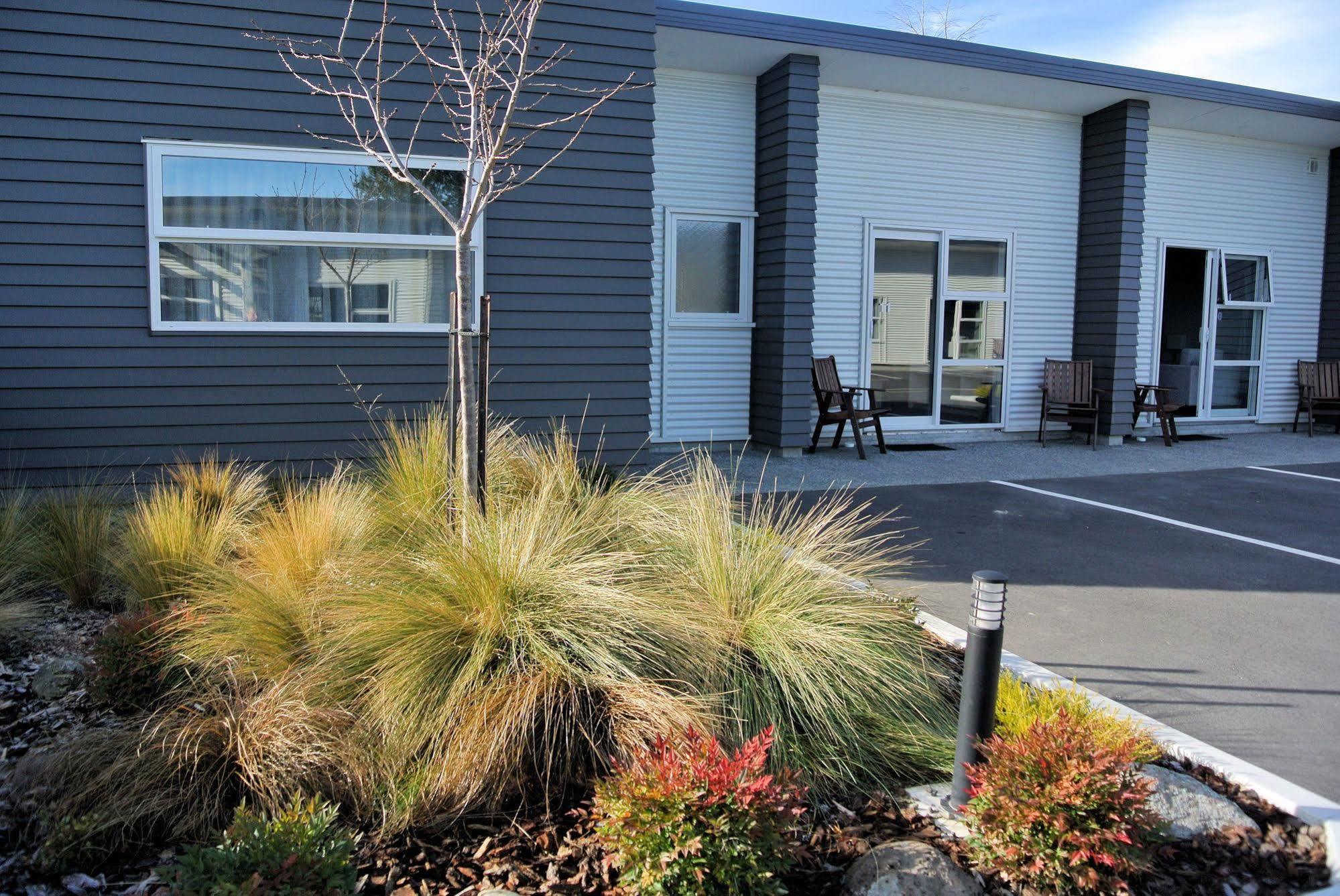 Oxford Village Motels Экстерьер фото
