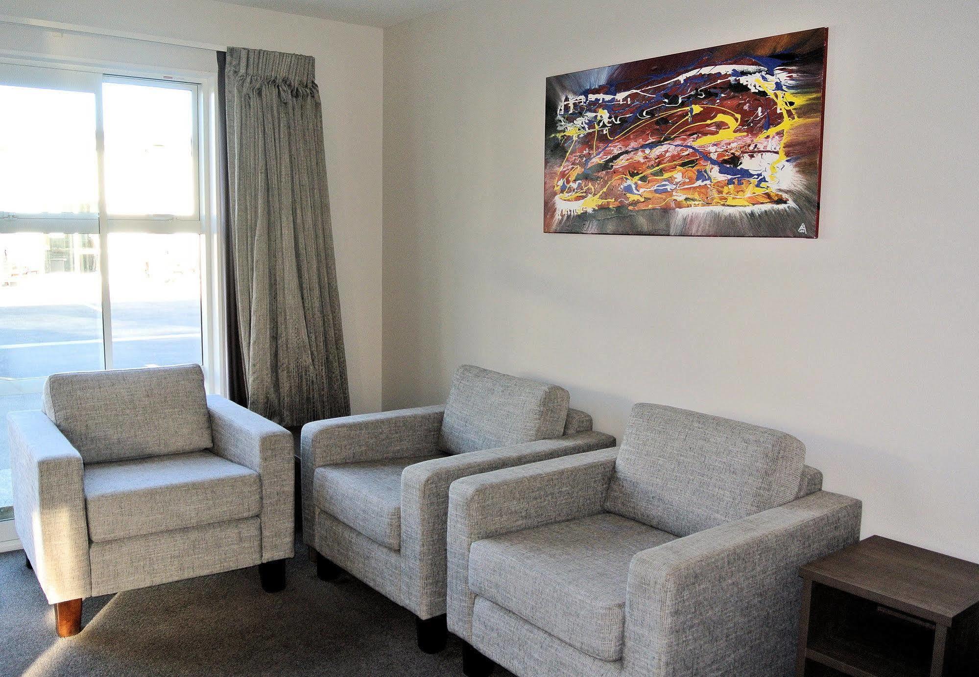 Oxford Village Motels Экстерьер фото